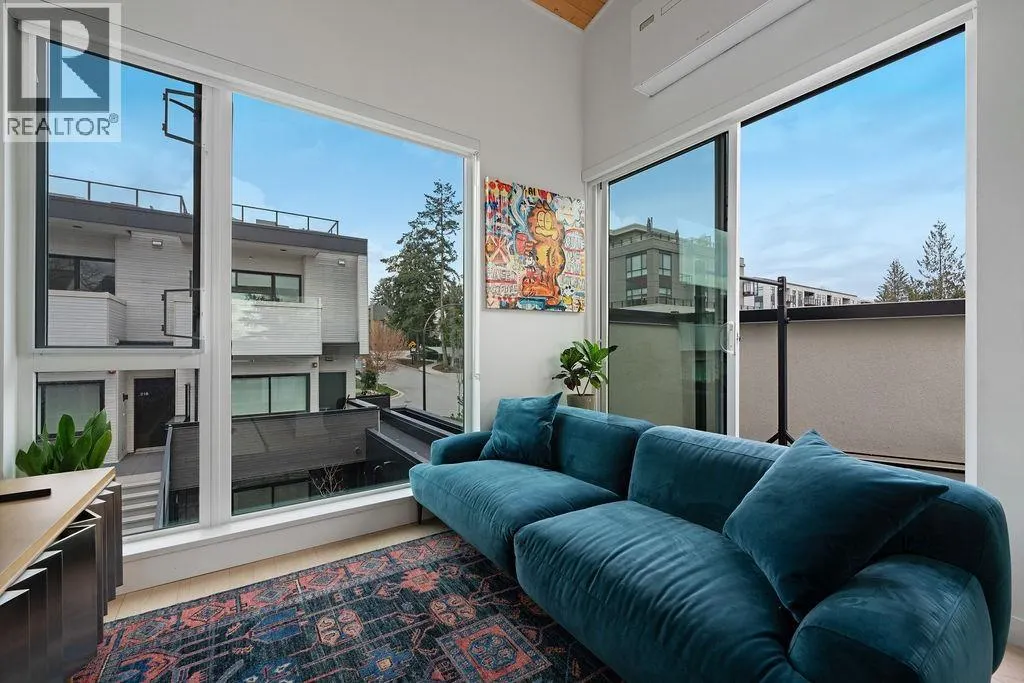 201 650 E 2ND STREET