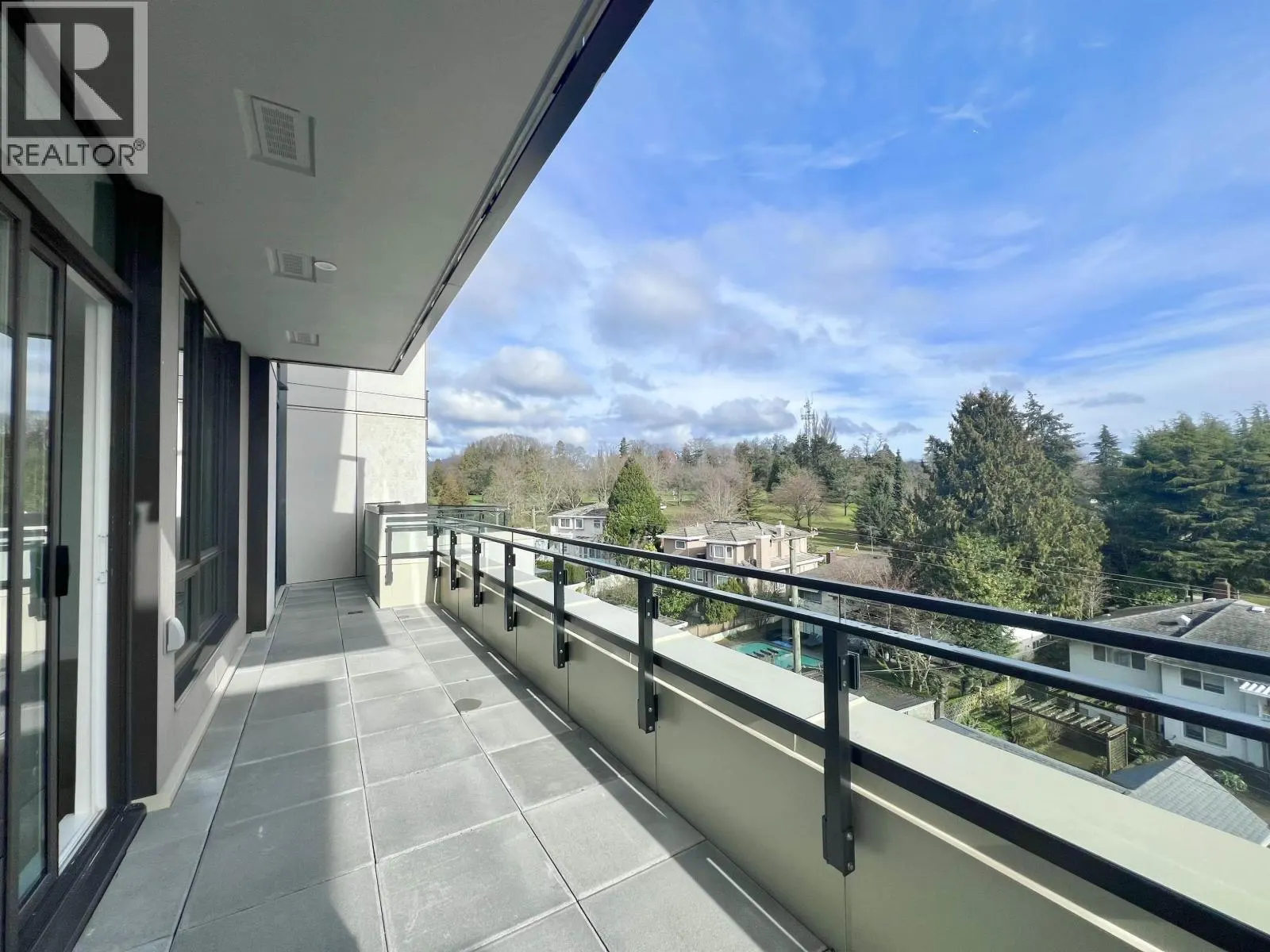 501 5212 CAMBIE STREET
