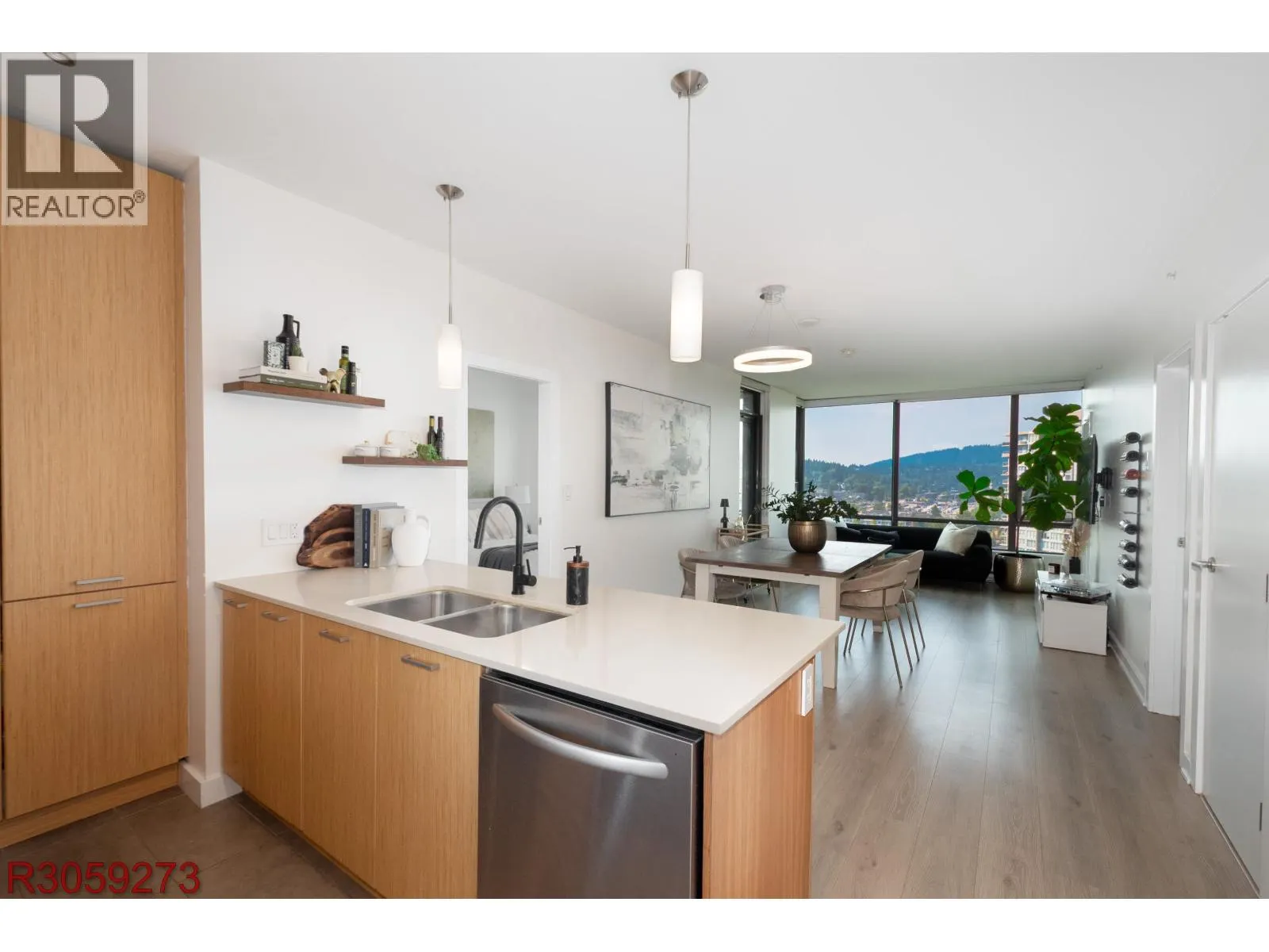 1902 301 CAPILANO ROAD