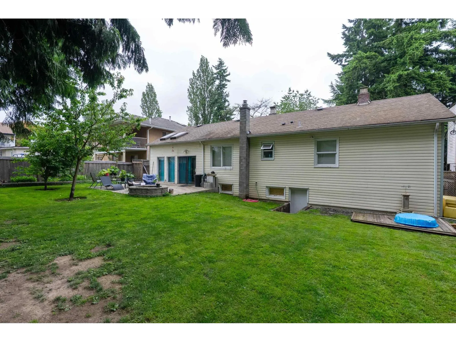 8037 160 STREET