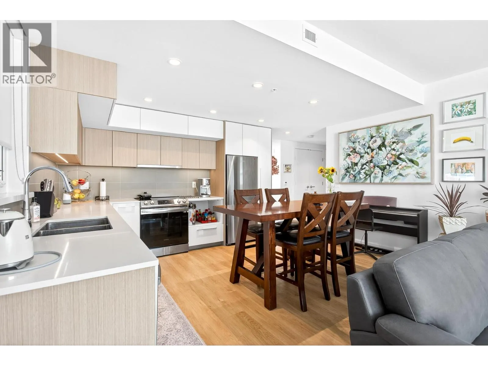 410 9888 UNIVERSITY CRESCENT