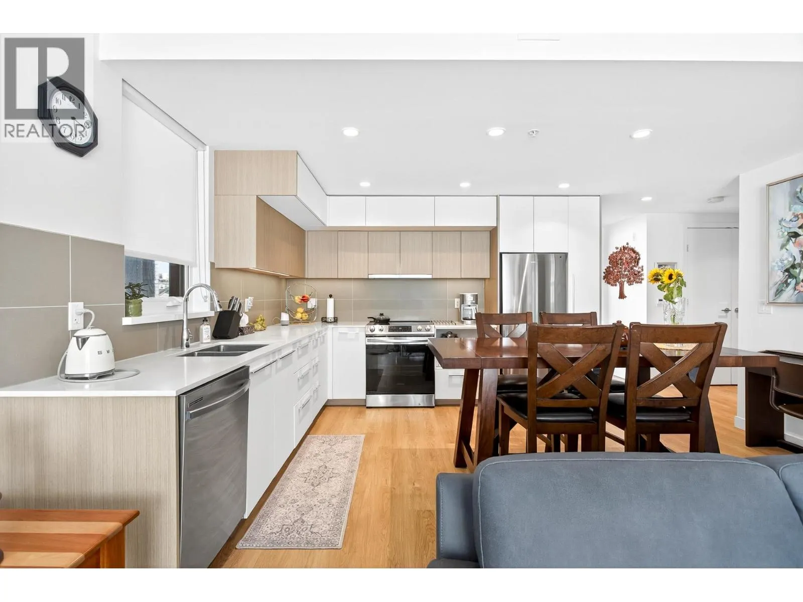 410 9888 UNIVERSITY CRESCENT