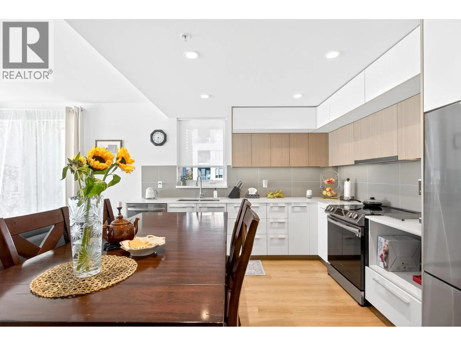 410 9888 UNIVERSITY CRESCENT