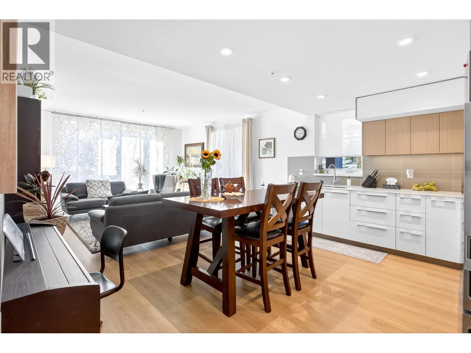 410 9888 UNIVERSITY CRESCENT