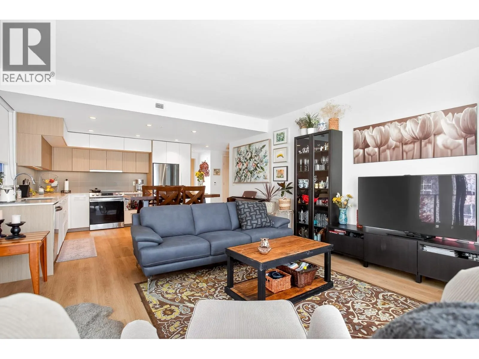 410 9888 UNIVERSITY CRESCENT