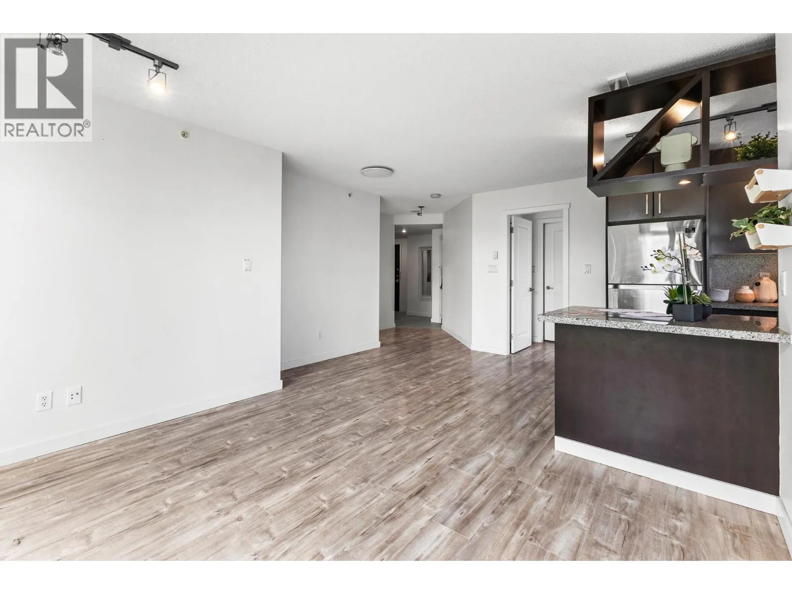 503 5088 KWANTLEN STREET