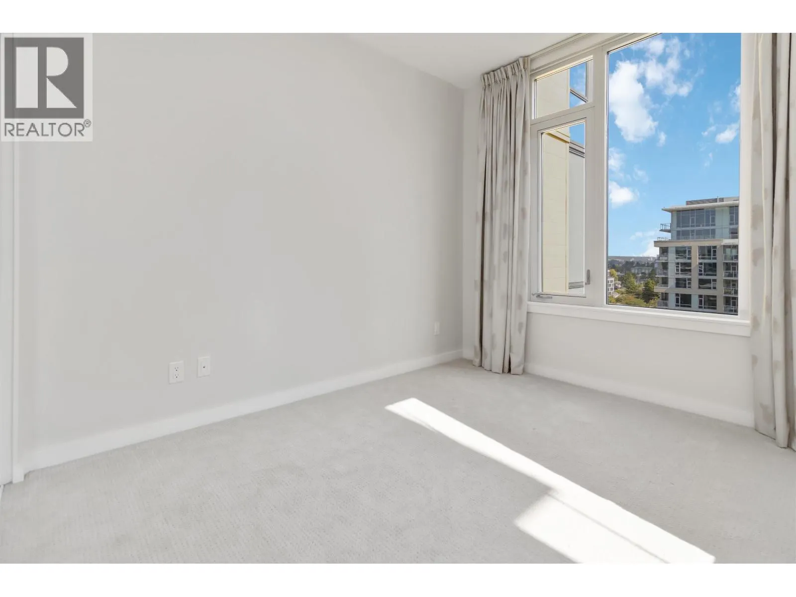 1507 8688 HAZELBRIDGE WAY
