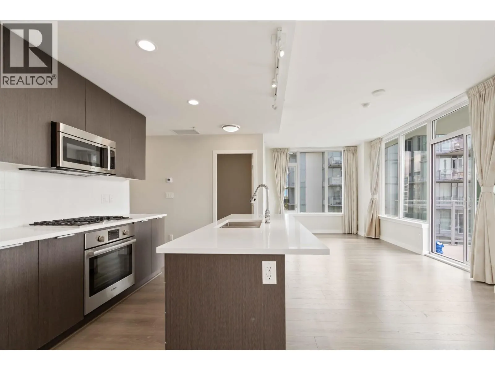 1507 8688 HAZELBRIDGE WAY