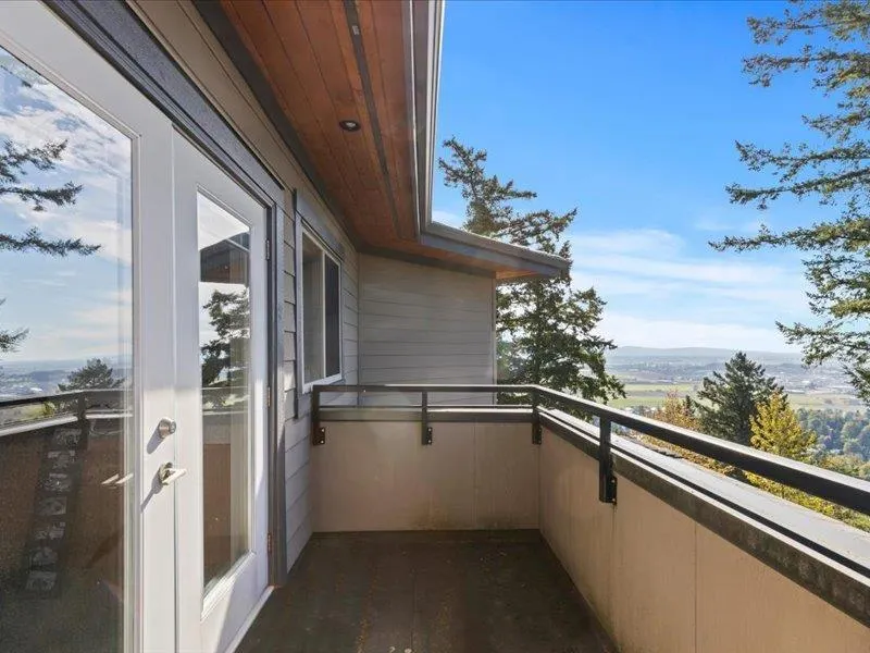 2453 EAGLE MOUNTAIN DRIVE