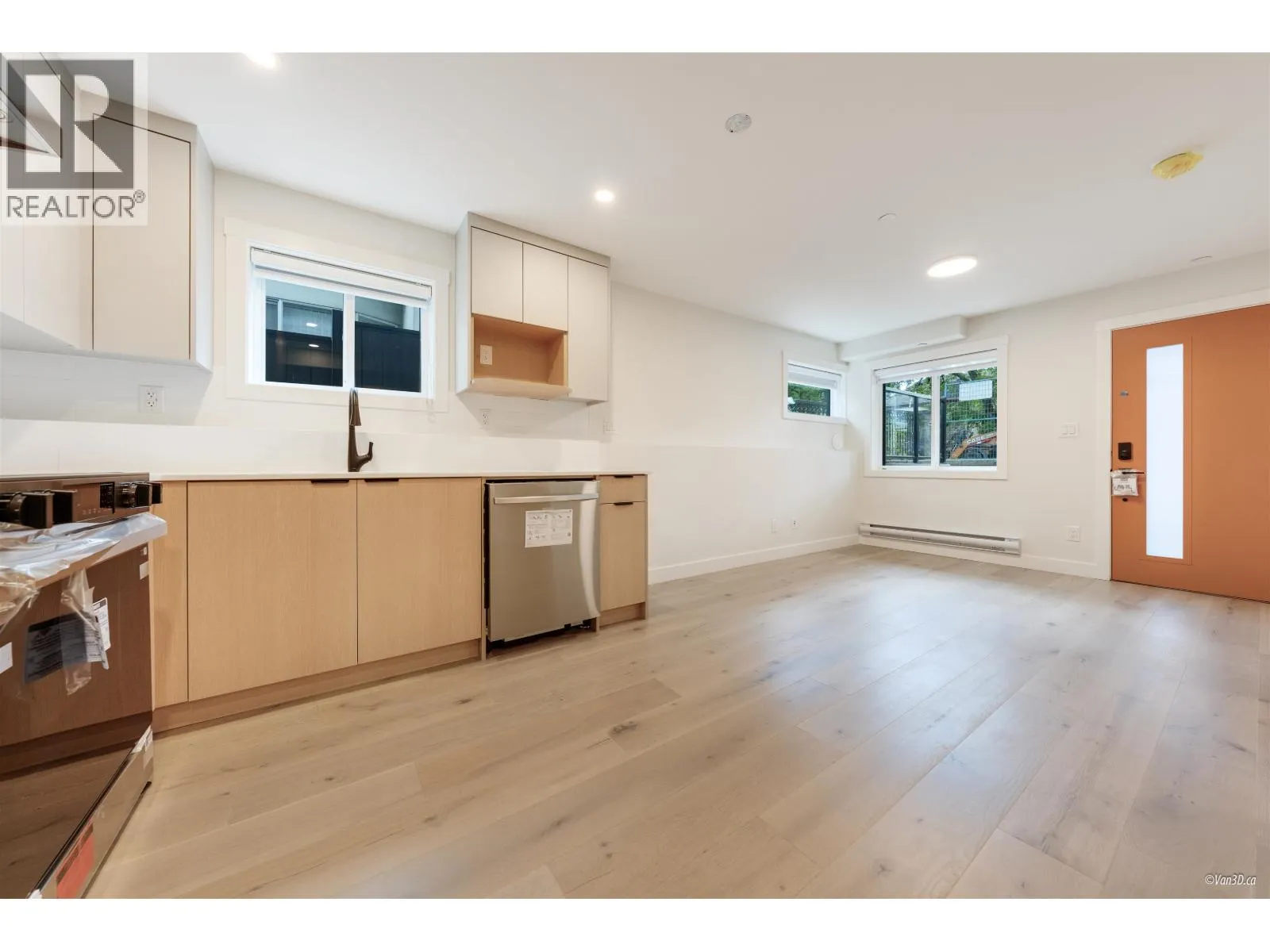 101 5092 SLOCAN STREET