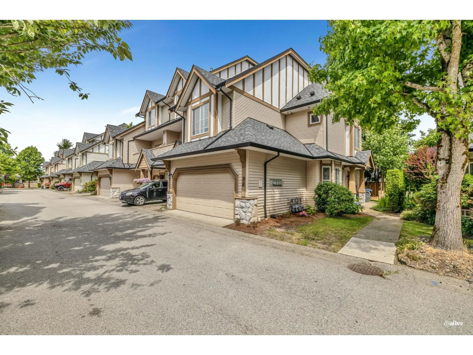 38 18707 65 AVENUE