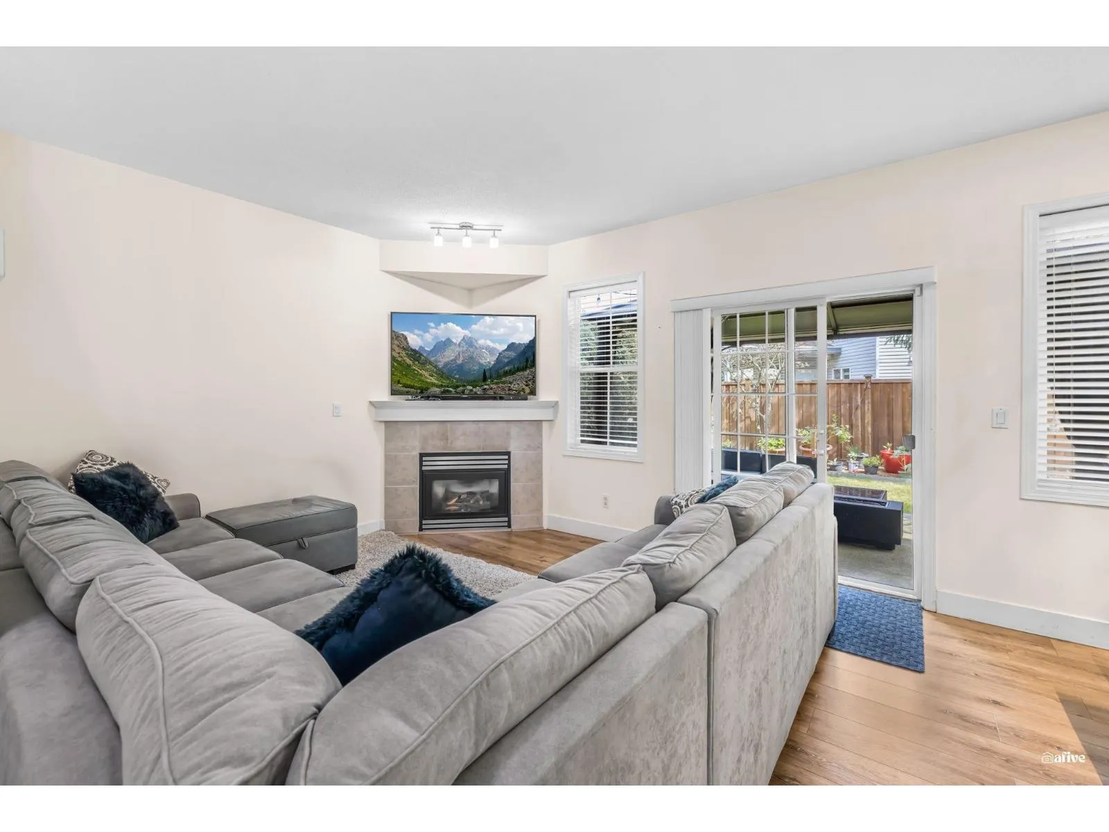 38 18707 65 AVENUE