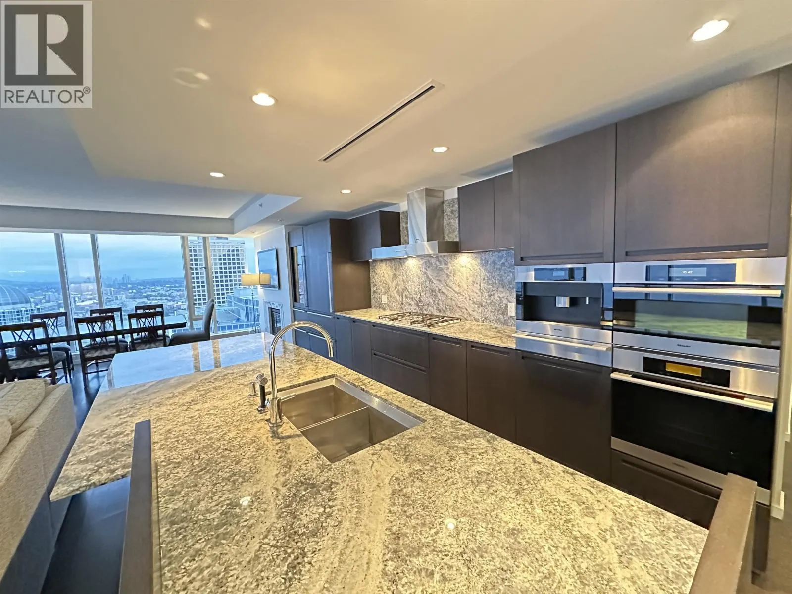 3301 1011 W CORDOVA STREET