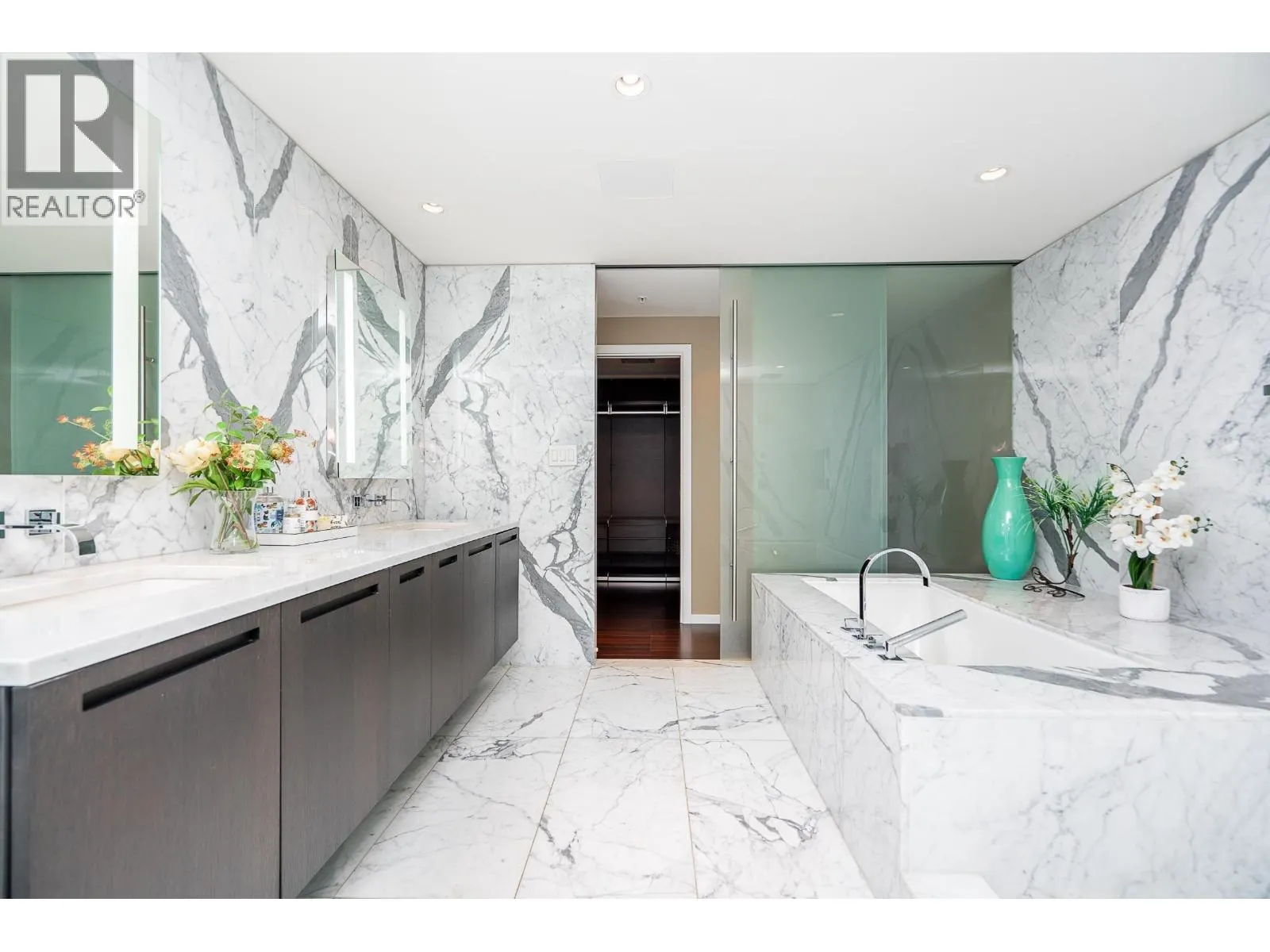 3301 1011 W CORDOVA STREET
