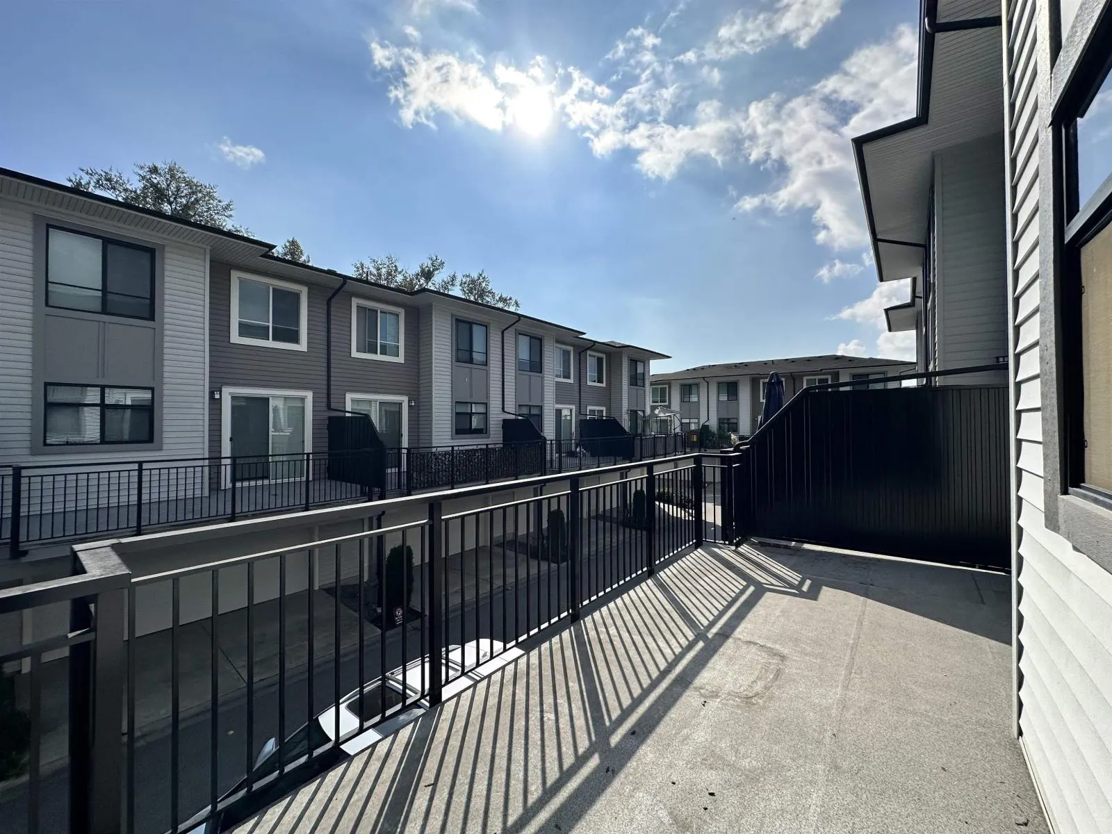 1604 18505 LAURENSEN PLACE