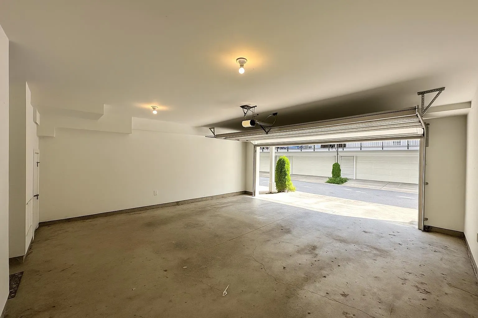 1604 18505 LAURENSEN PLACE