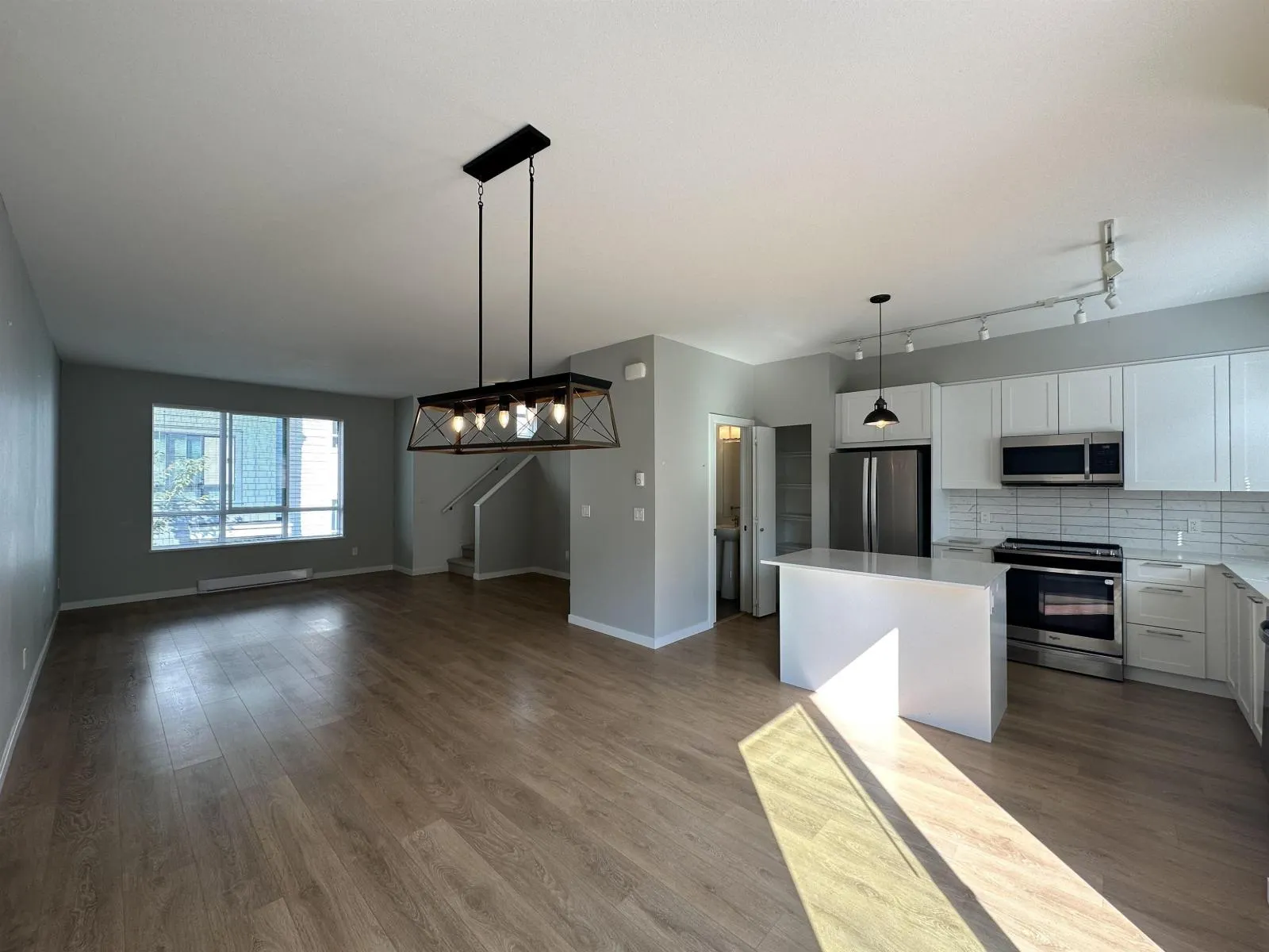 1604 18505 LAURENSEN PLACE