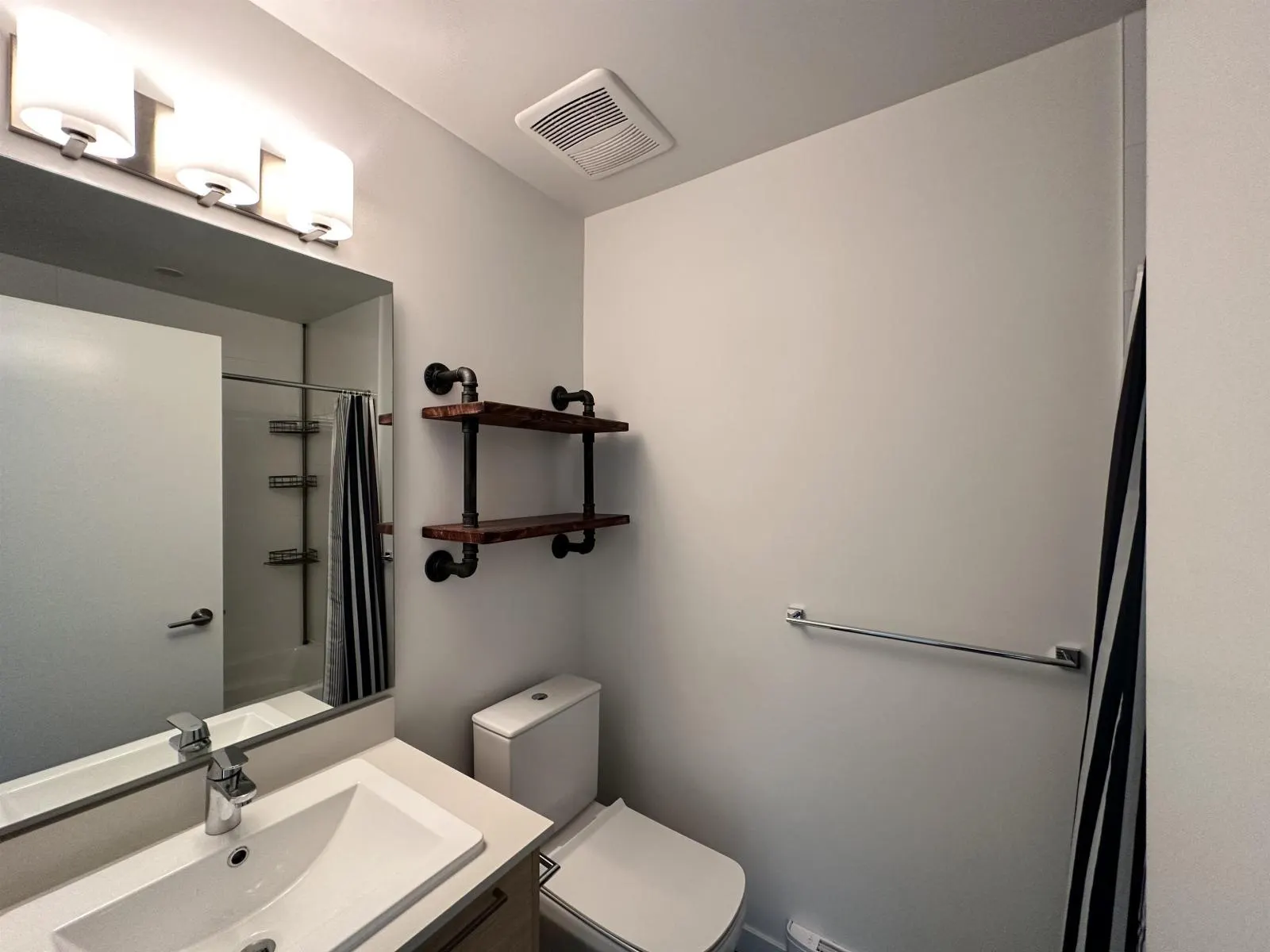 1604 18505 LAURENSEN PLACE
