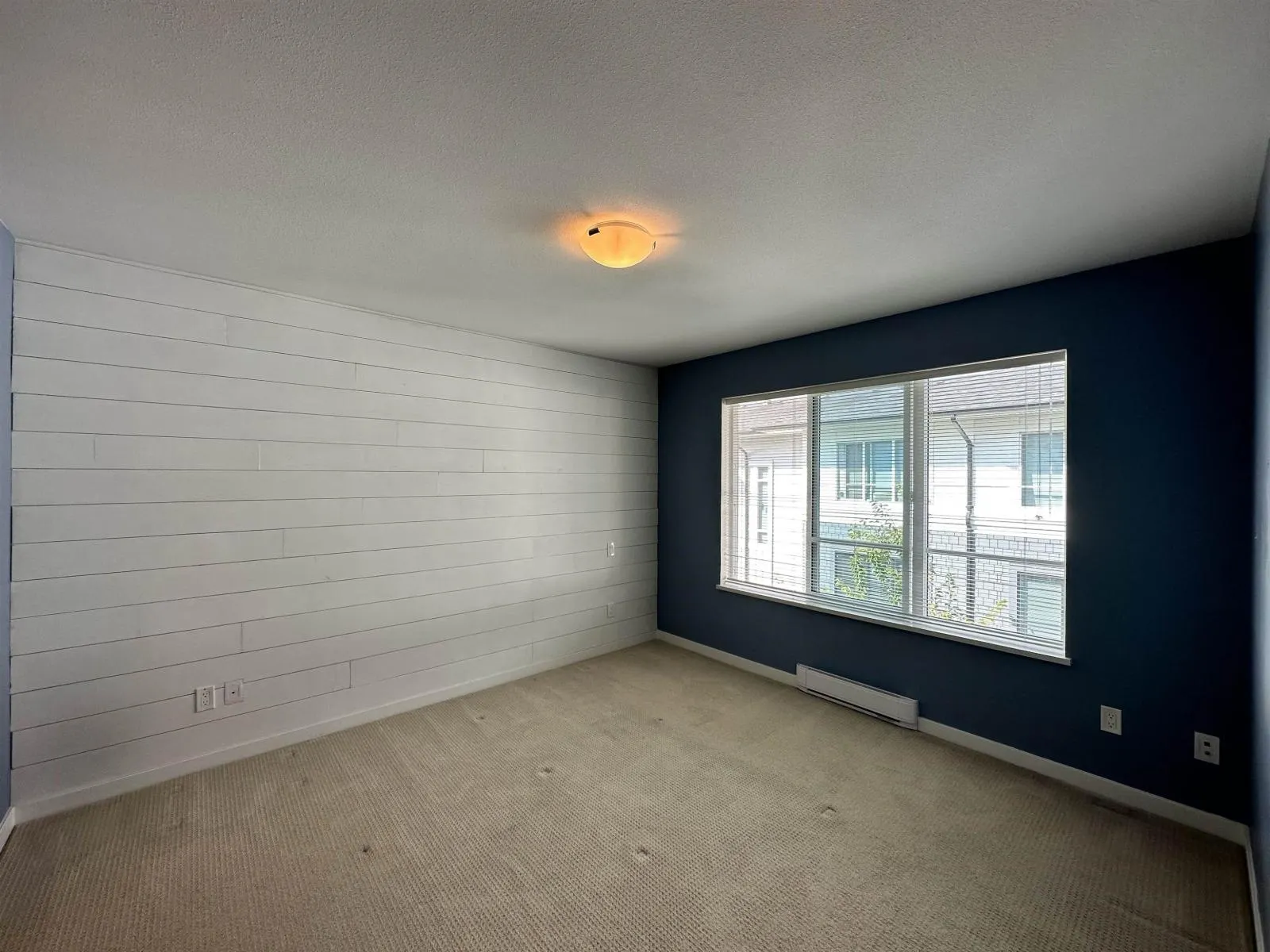 1604 18505 LAURENSEN PLACE
