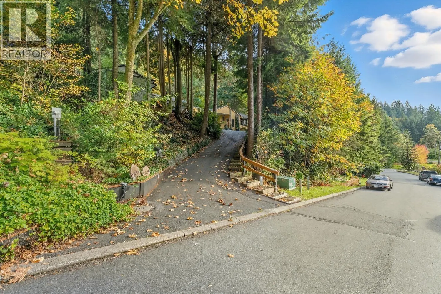 2336 TREETOP LANE
