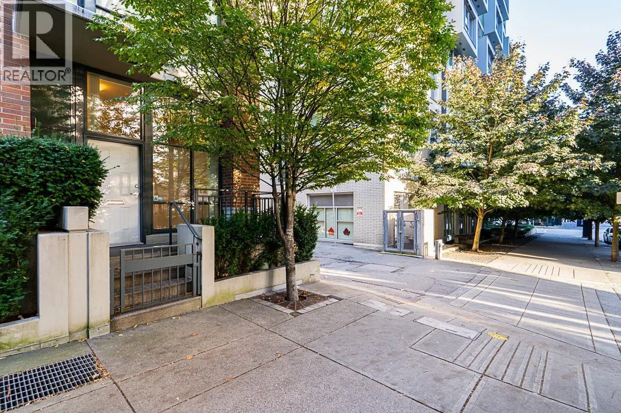 555 HELMCKEN STREET