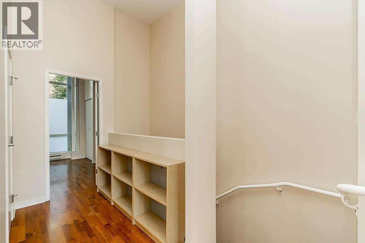 555 HELMCKEN STREET