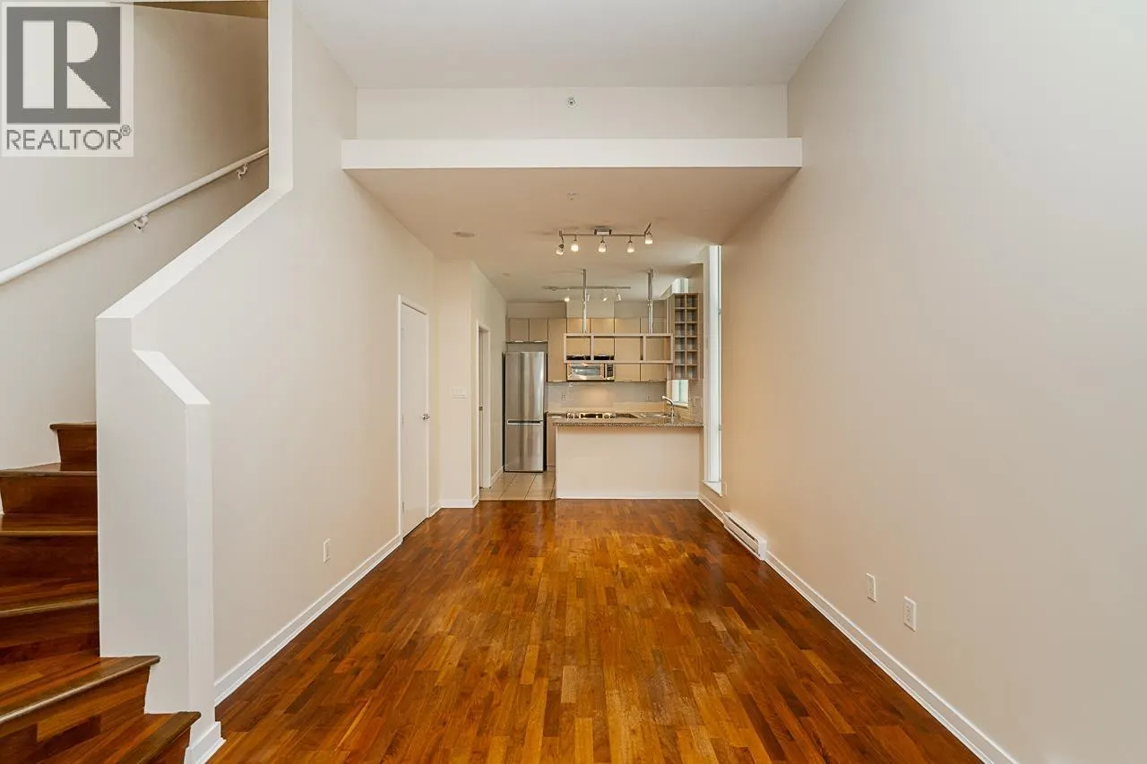 555 HELMCKEN STREET
