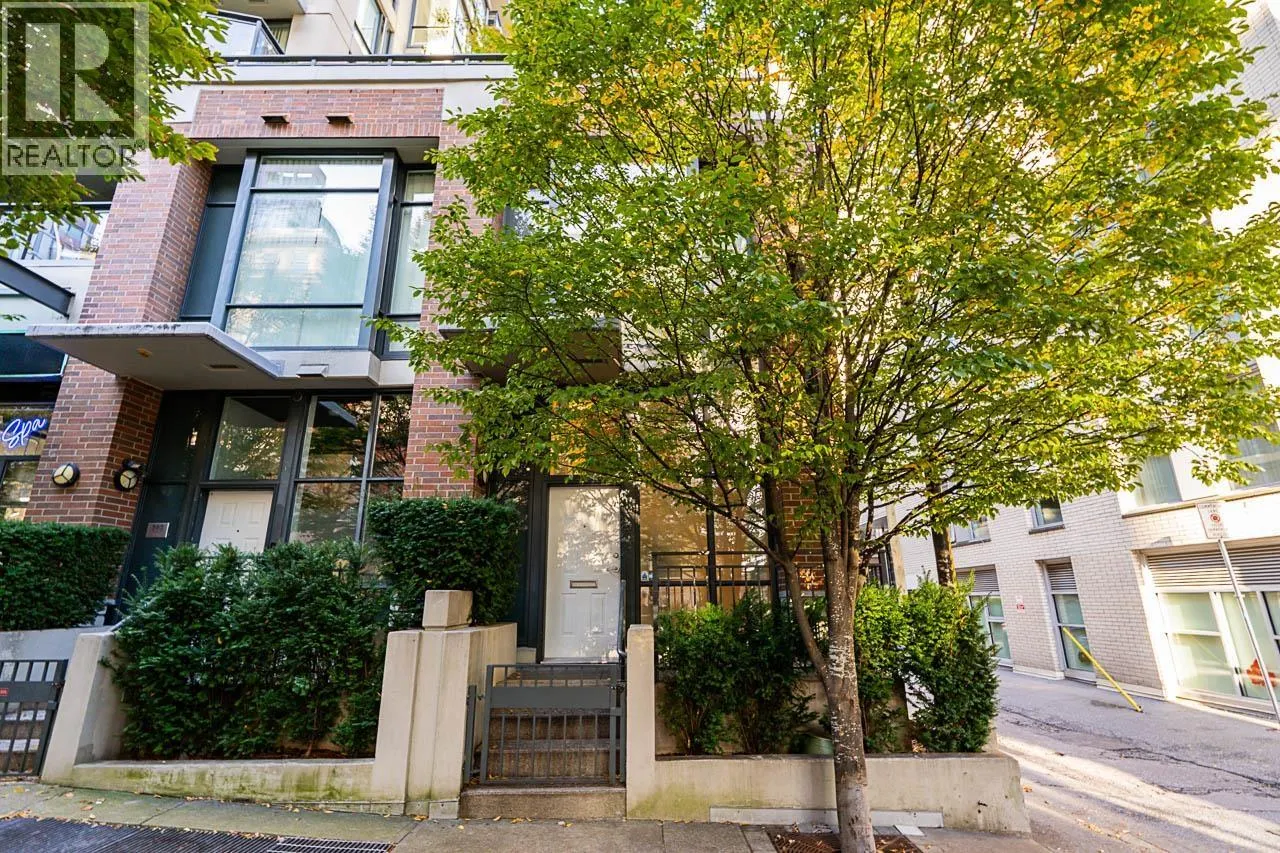 555 HELMCKEN STREET
