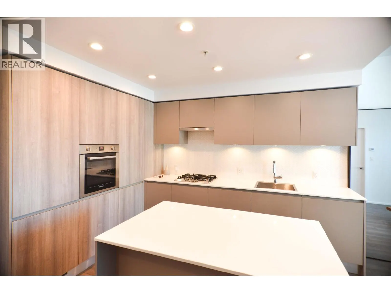 1403 3833 EVERGREEN PLACE