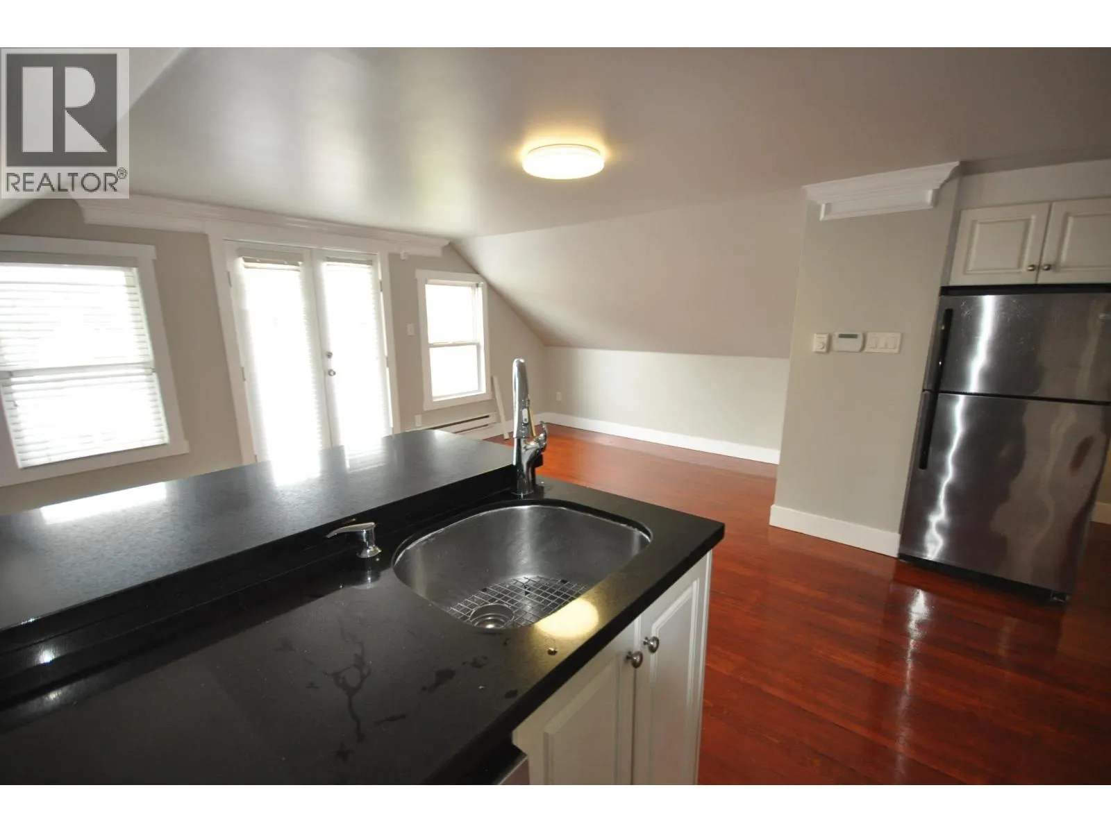7505 KINGSWAY