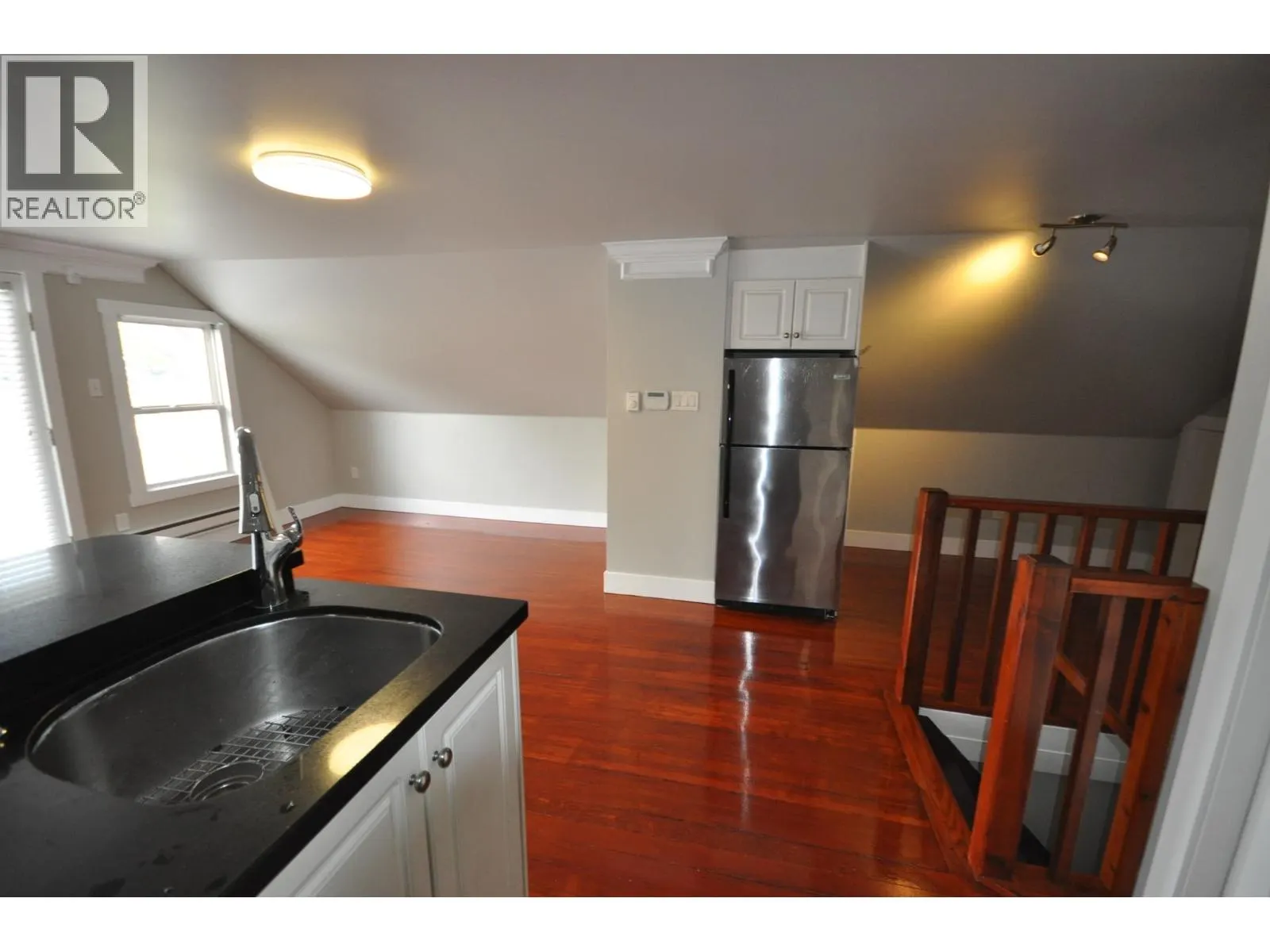 7505 KINGSWAY