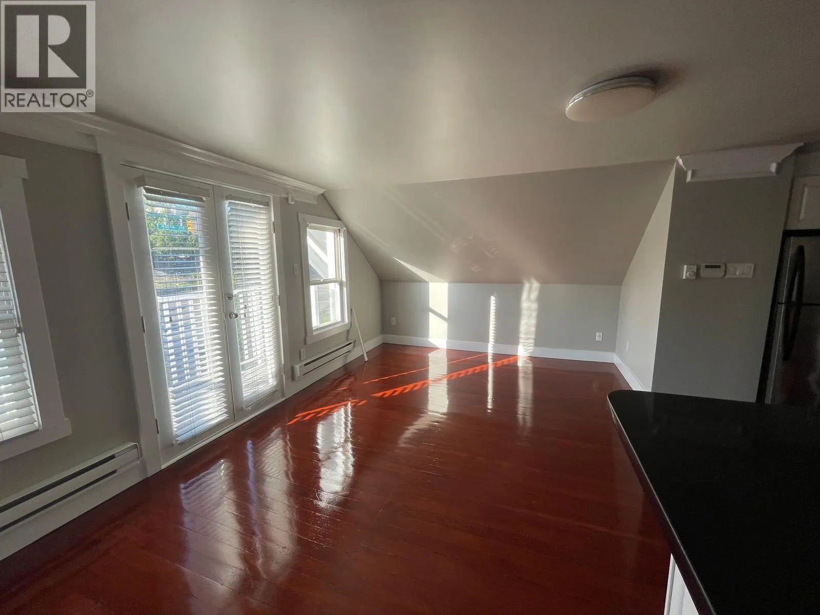 7505 KINGSWAY