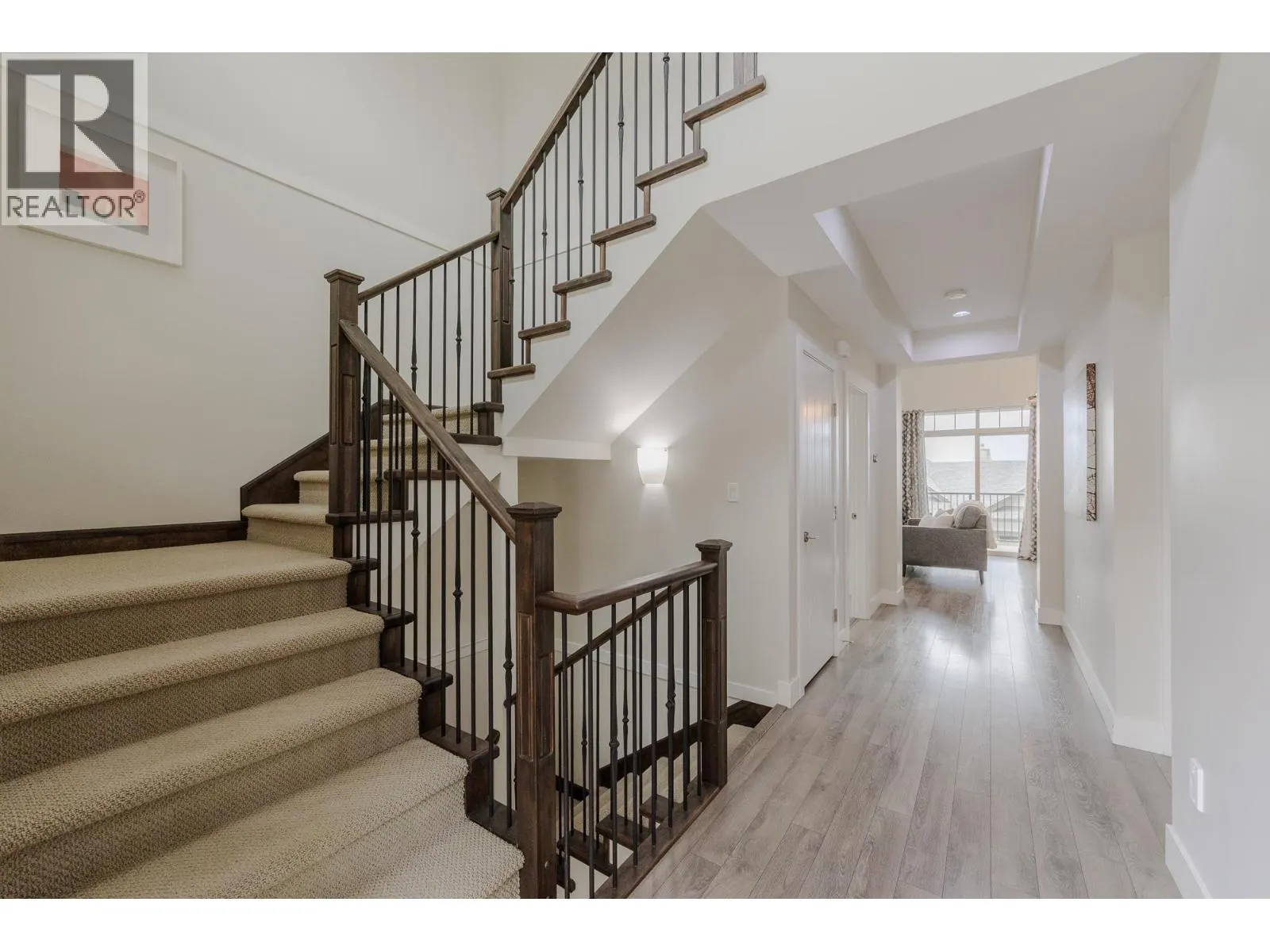 102 3458 BURKE VILLAGE PROMENADE