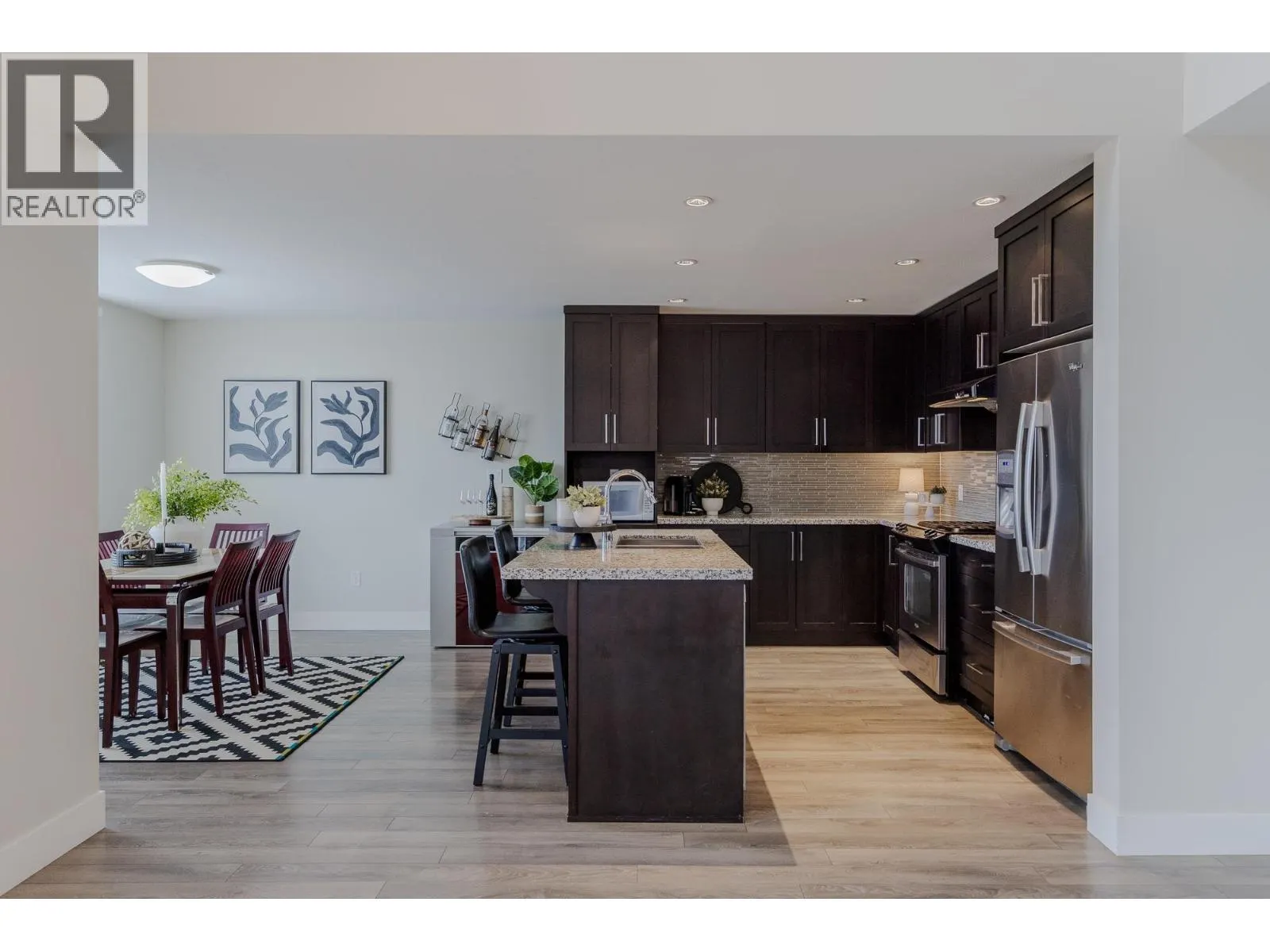 102 3458 BURKE VILLAGE PROMENADE