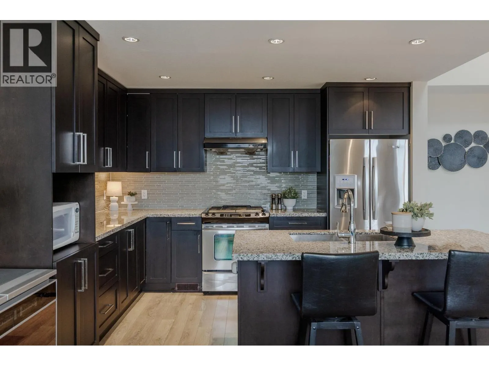 102 3458 BURKE VILLAGE PROMENADE