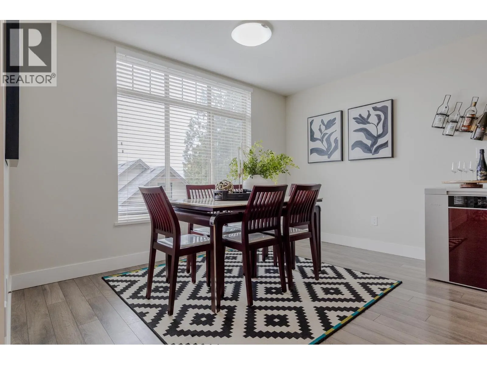 102 3458 BURKE VILLAGE PROMENADE
