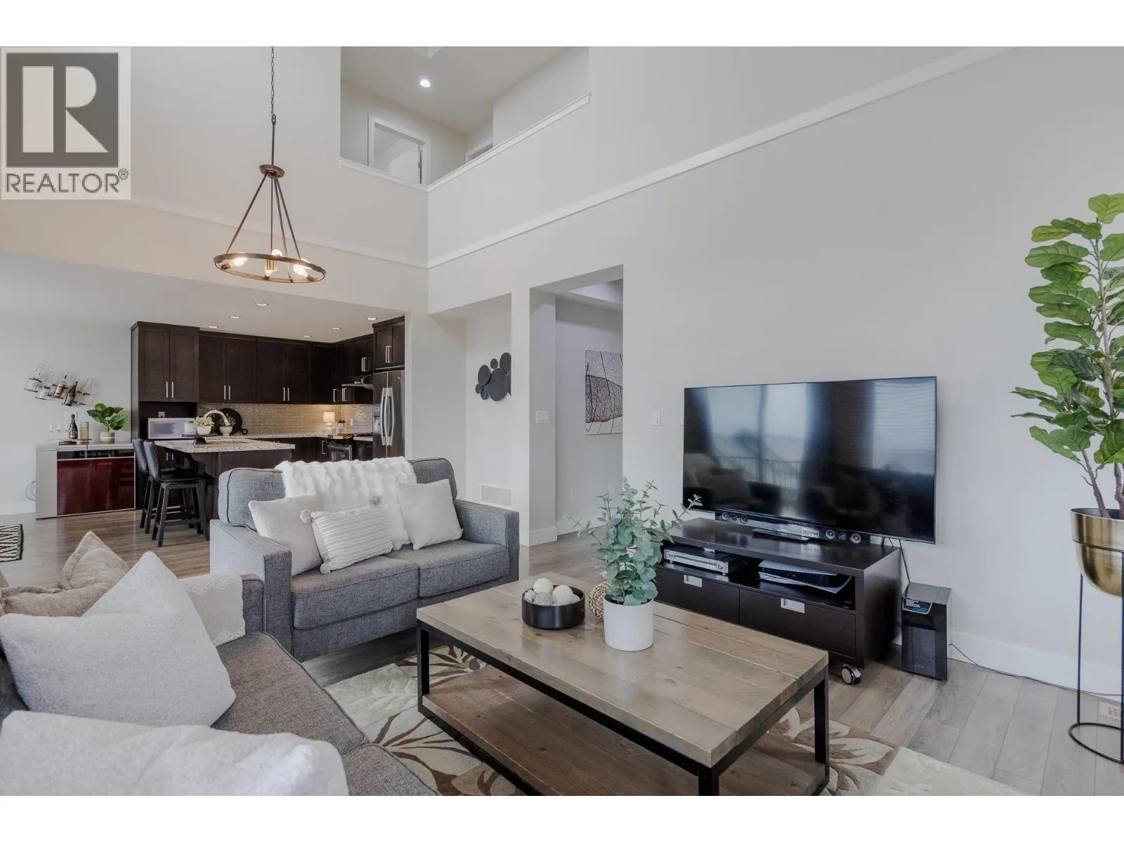 102 3458 BURKE VILLAGE PROMENADE