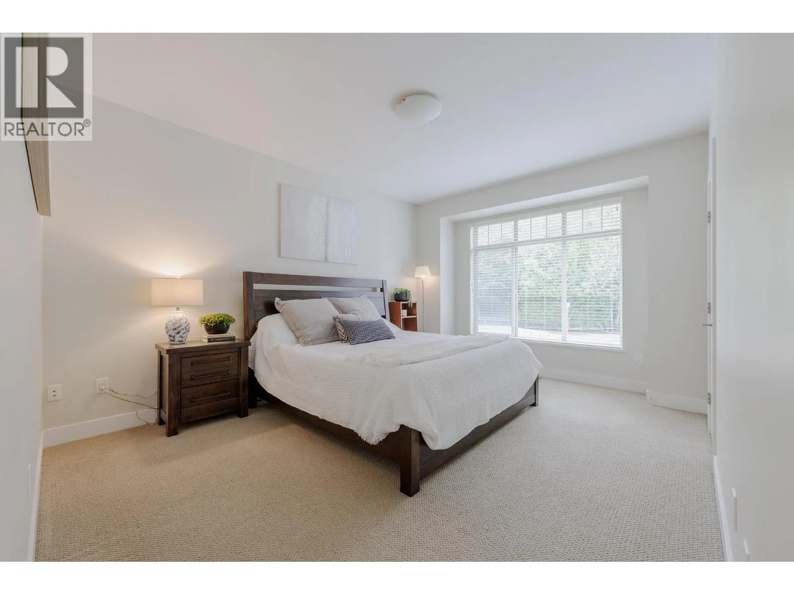 102 3458 BURKE VILLAGE PROMENADE