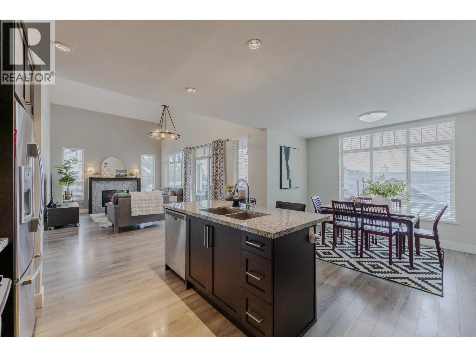 102 3458 BURKE VILLAGE PROMENADE