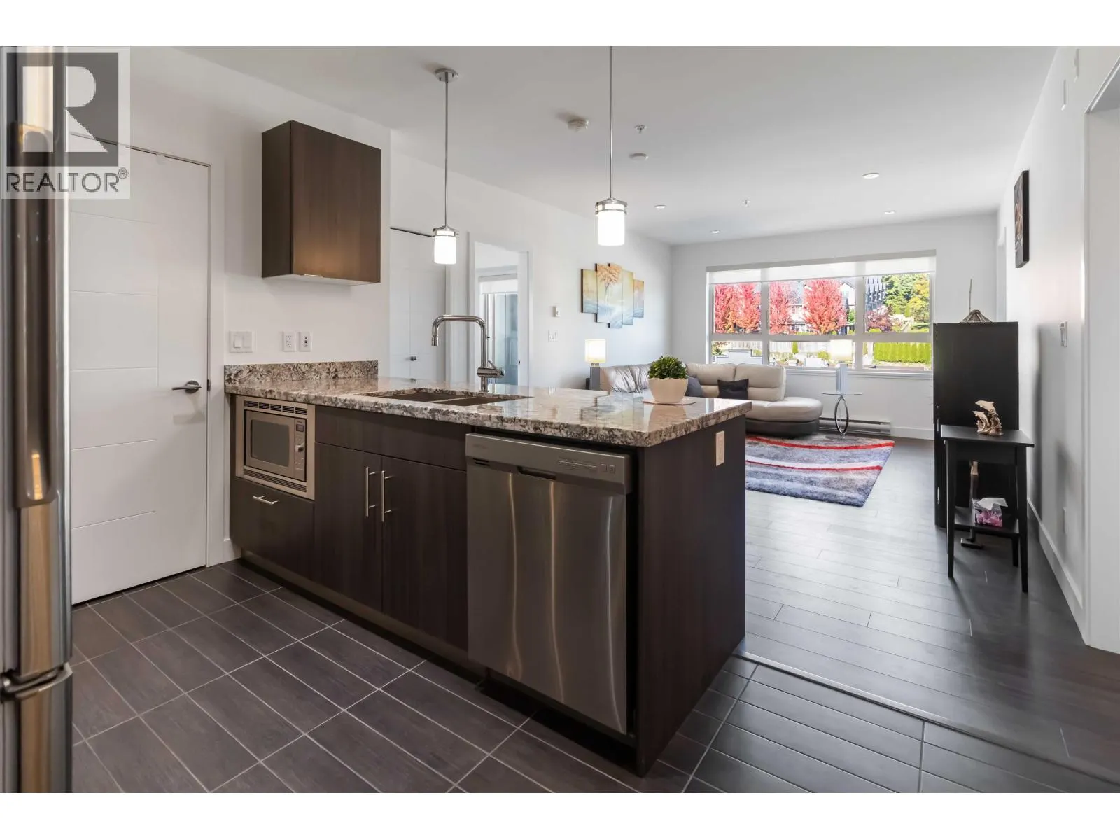 303 5688 HASTINGS STREET