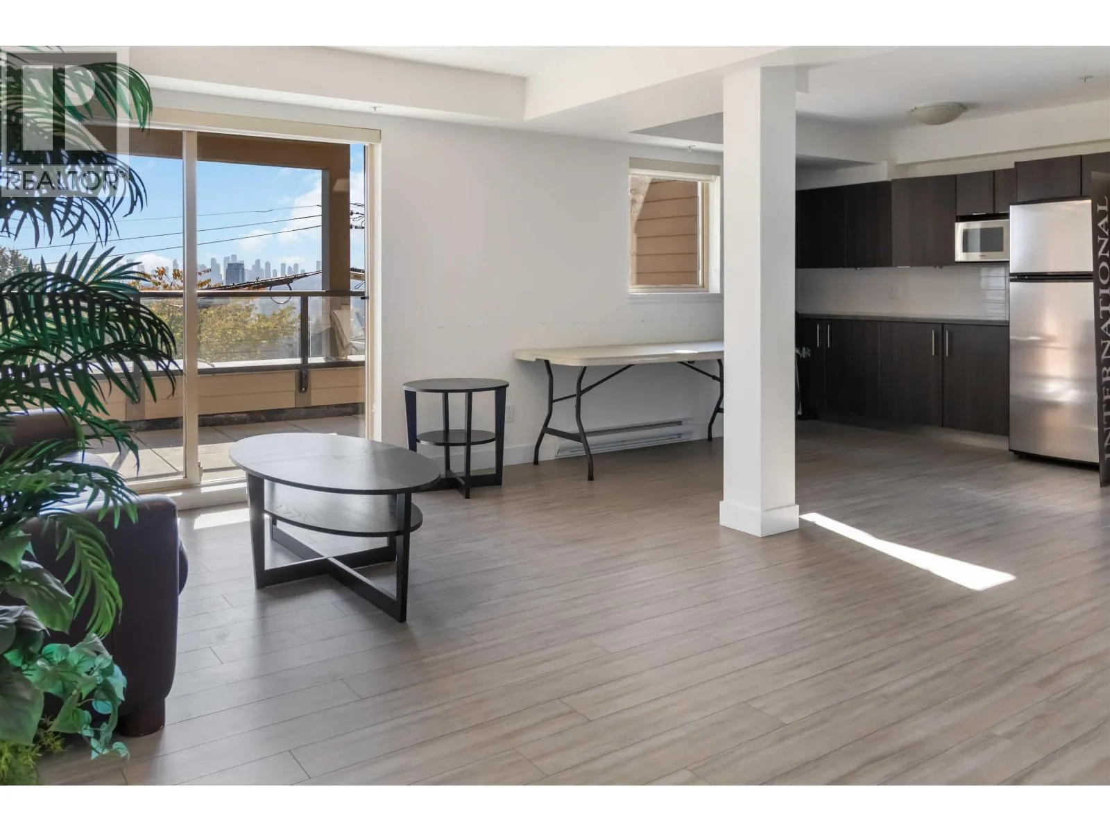 303 5688 HASTINGS STREET