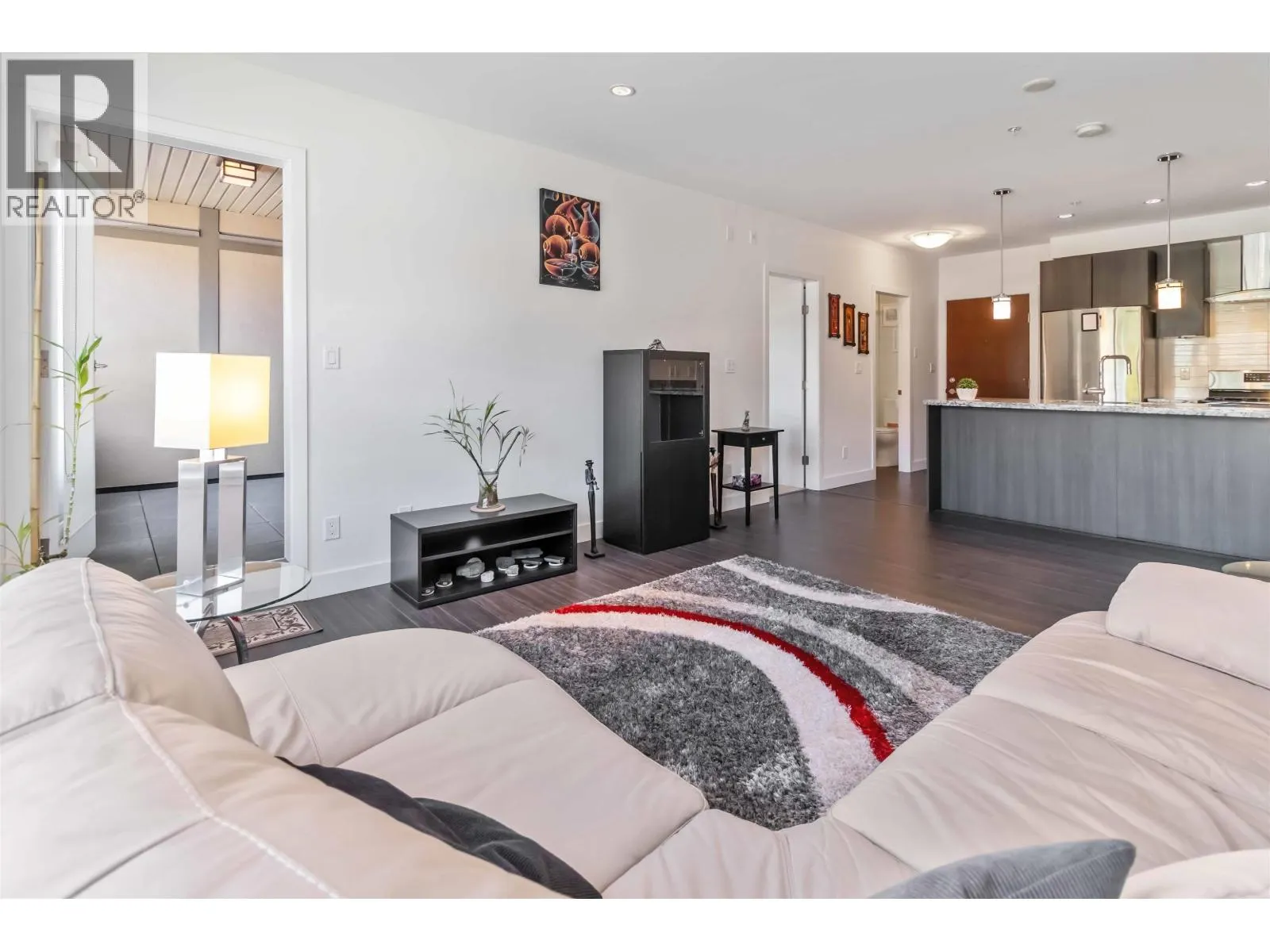 303 5688 HASTINGS STREET