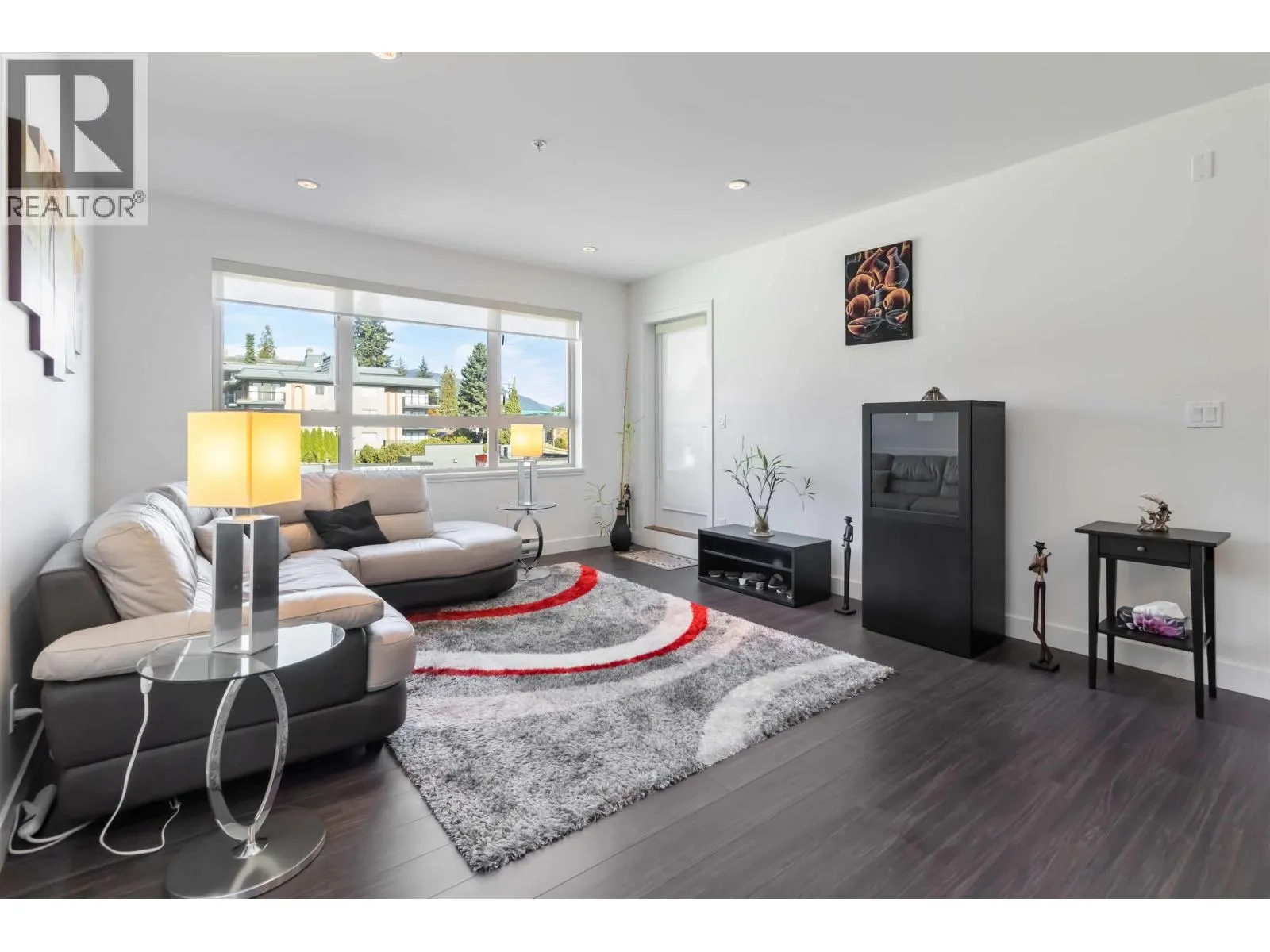 303 5688 HASTINGS STREET