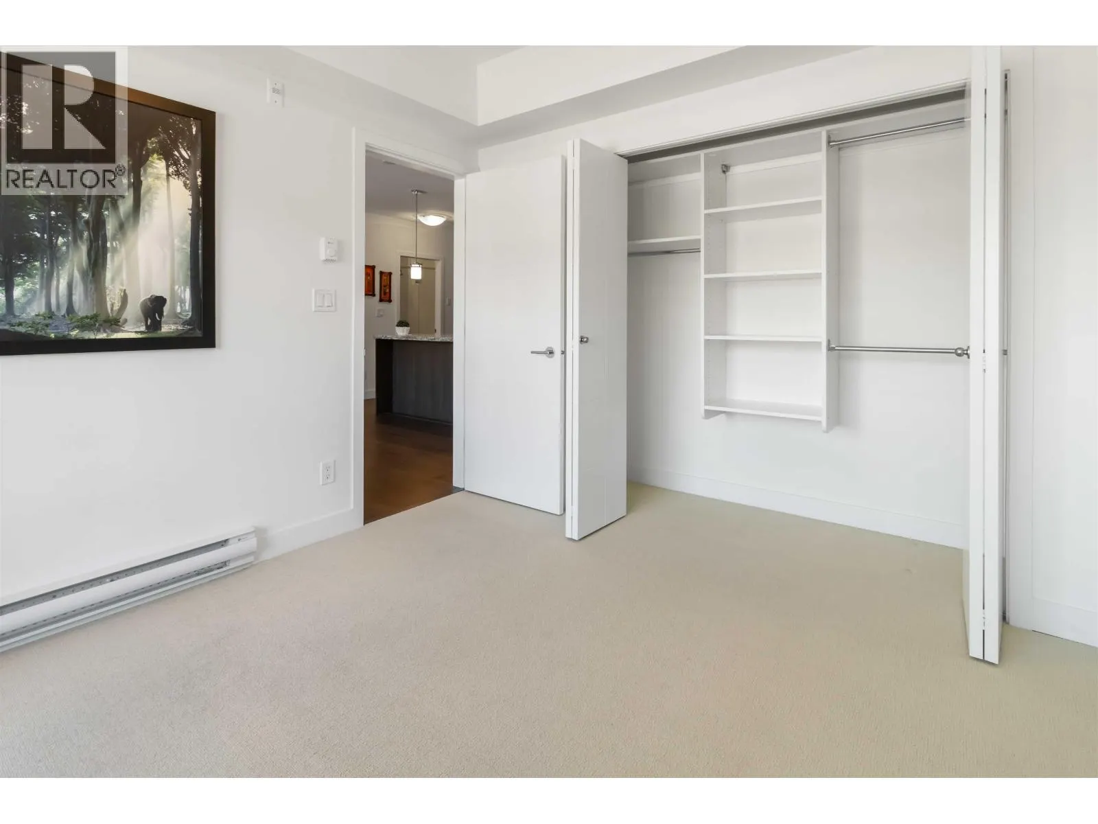 303 5688 HASTINGS STREET