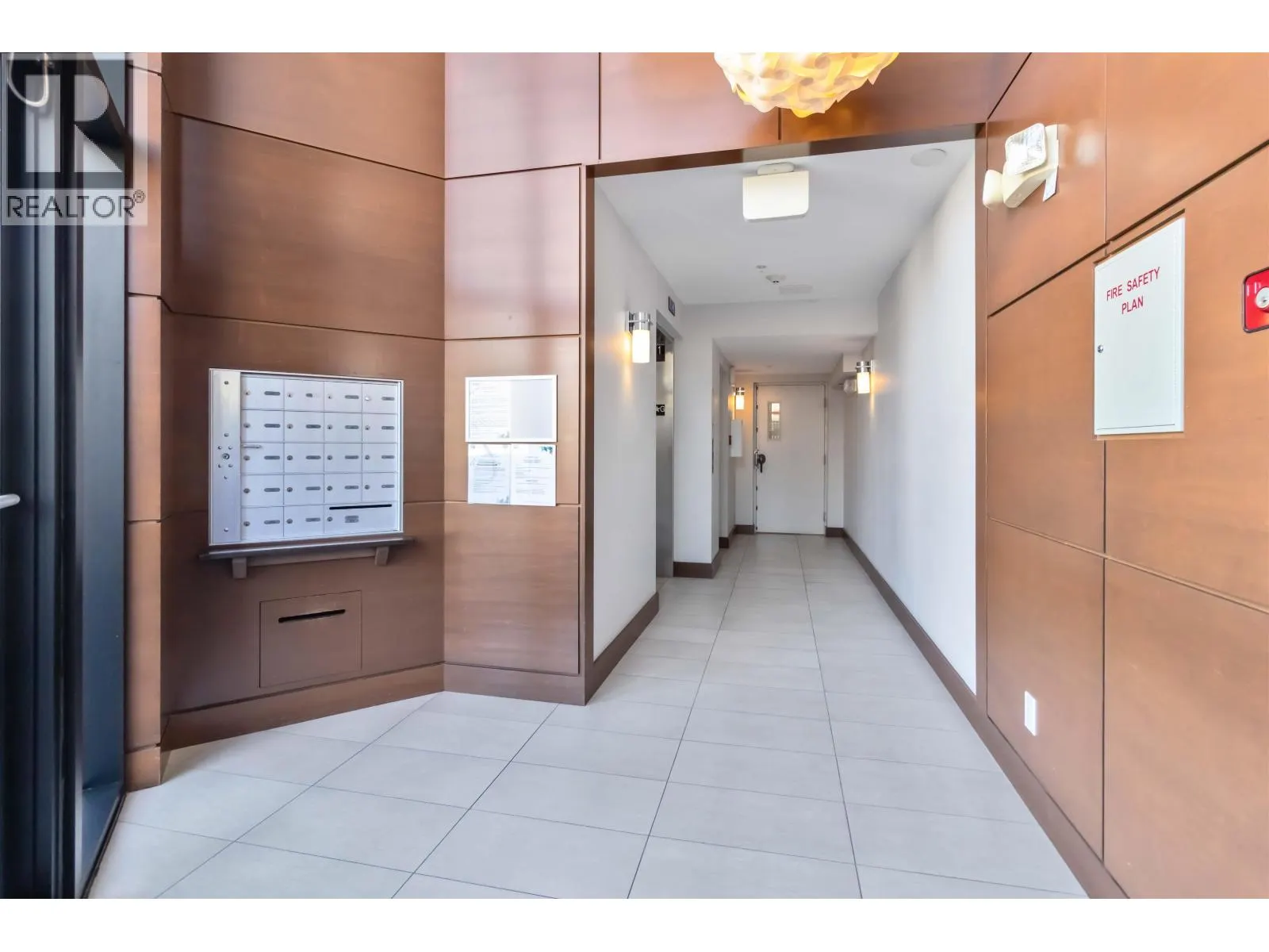 303 5688 HASTINGS STREET