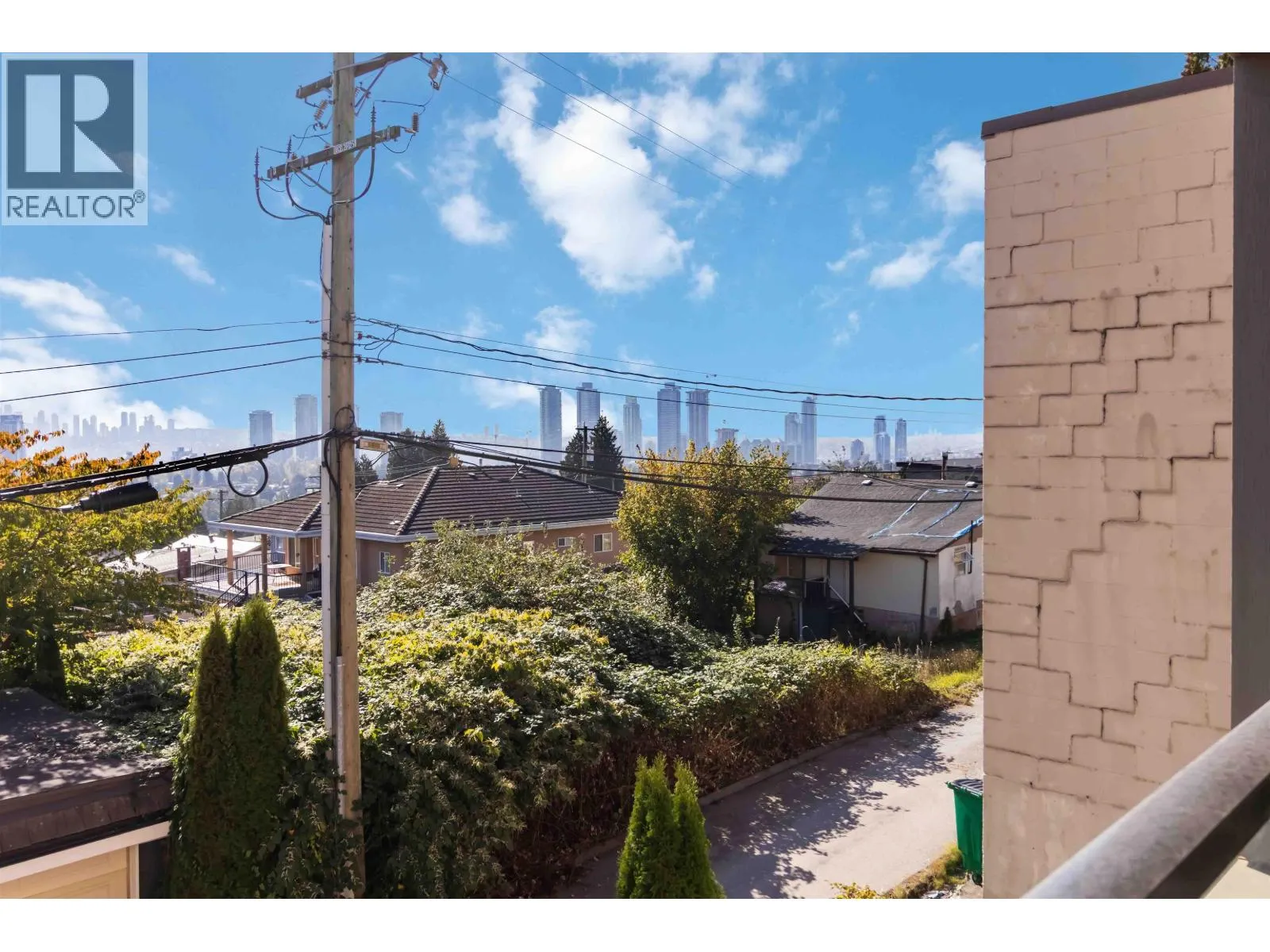 303 5688 HASTINGS STREET