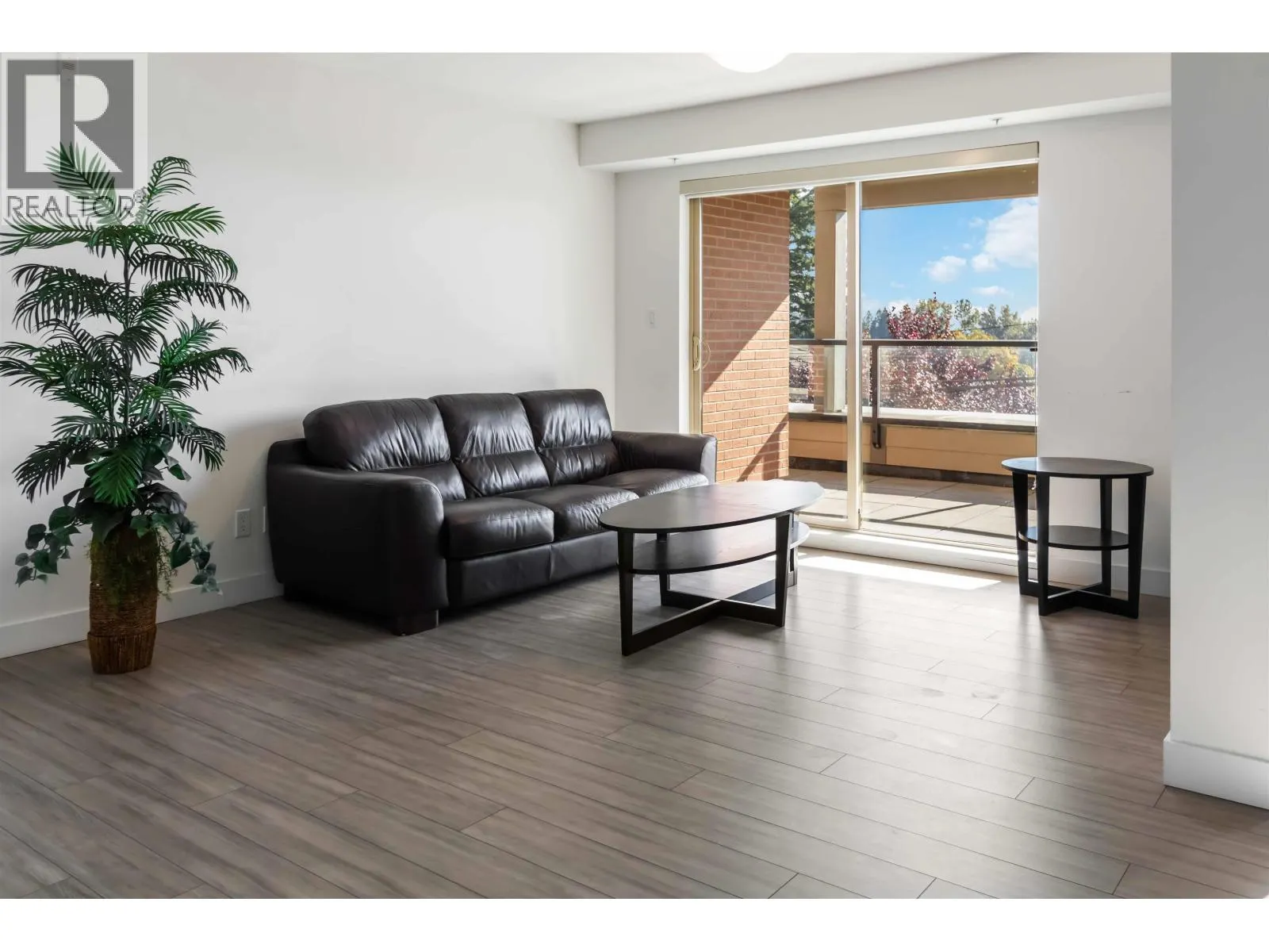 303 5688 HASTINGS STREET