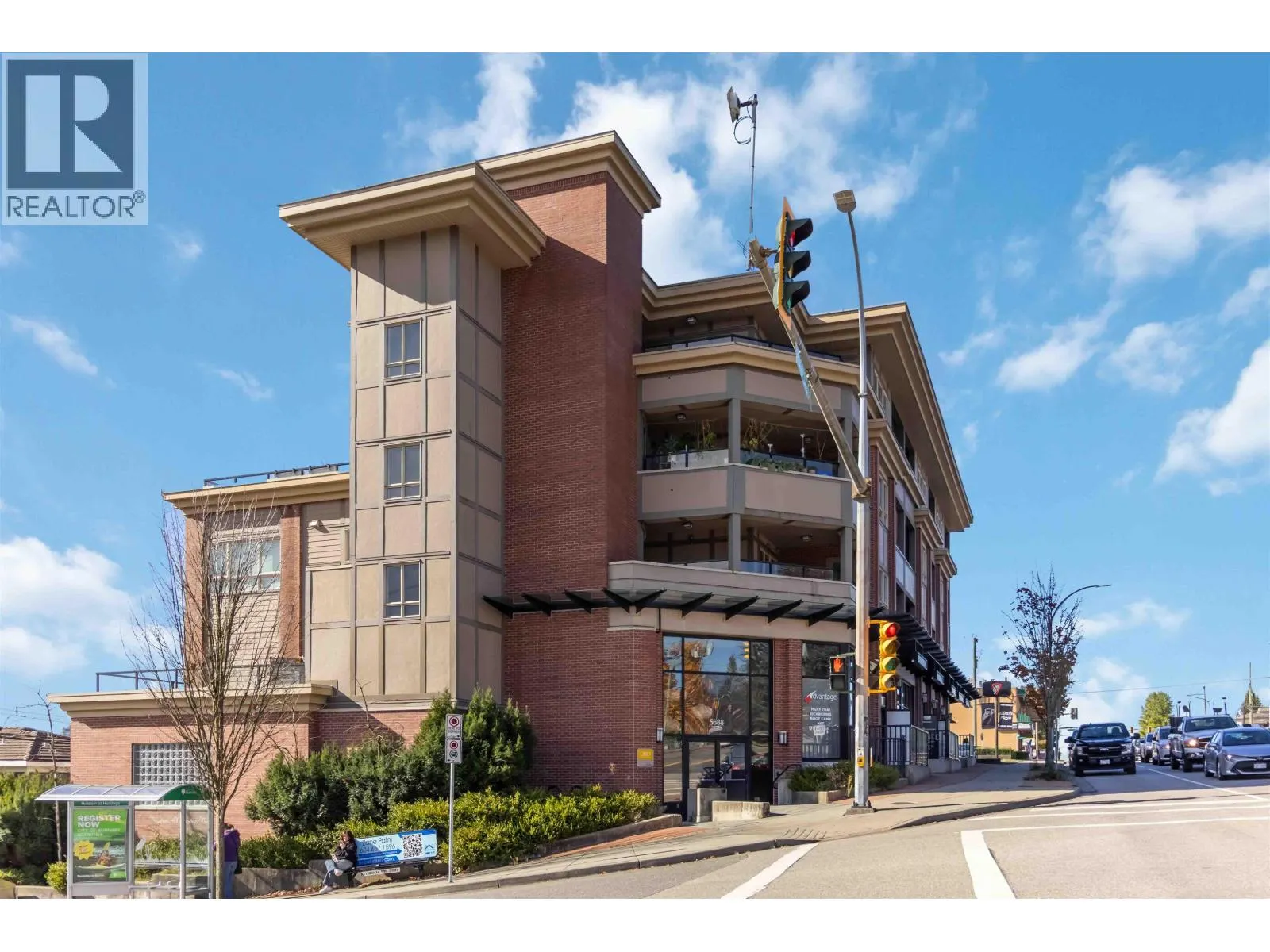 303 5688 HASTINGS STREET