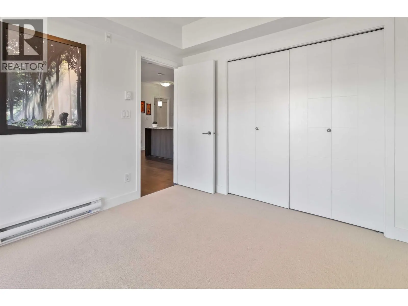 303 5688 HASTINGS STREET