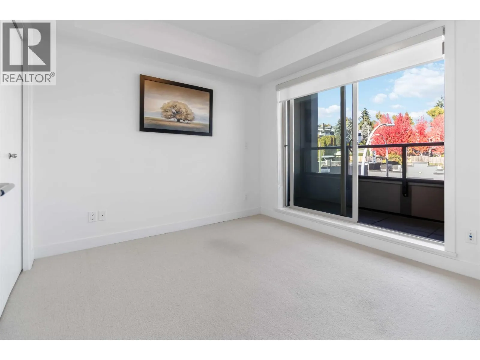 303 5688 HASTINGS STREET